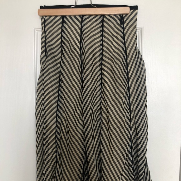 ☀️🦓 Catherine Malandrino silk skirt - Picture 2 of 7